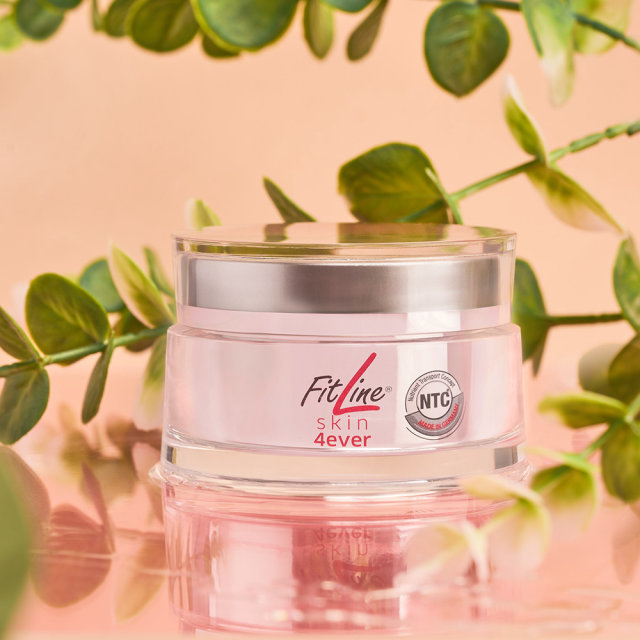 Woman applying FitLine Skin 4ever cream